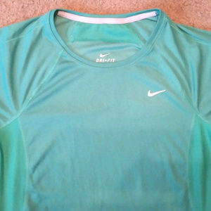 Nike Dri-Fit workout shirt size Small Green